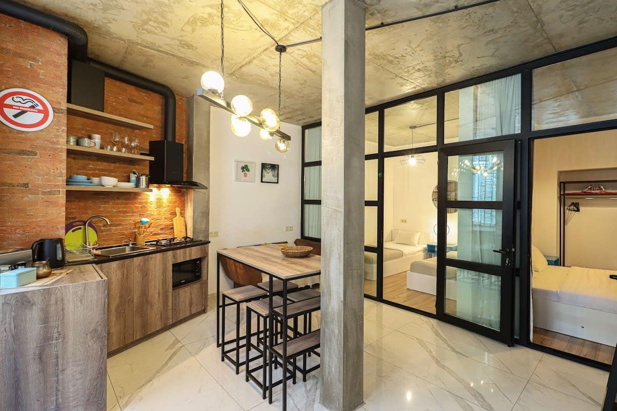 Cozy 2 Bedroom Apartment Located On Rustaveli in Mtatsminda