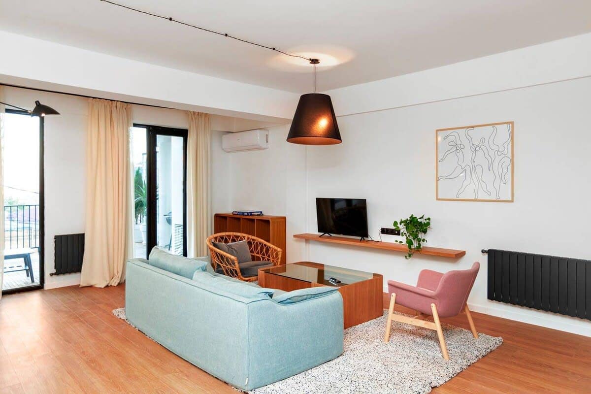 TV perfectly positioned in front of the seating area.