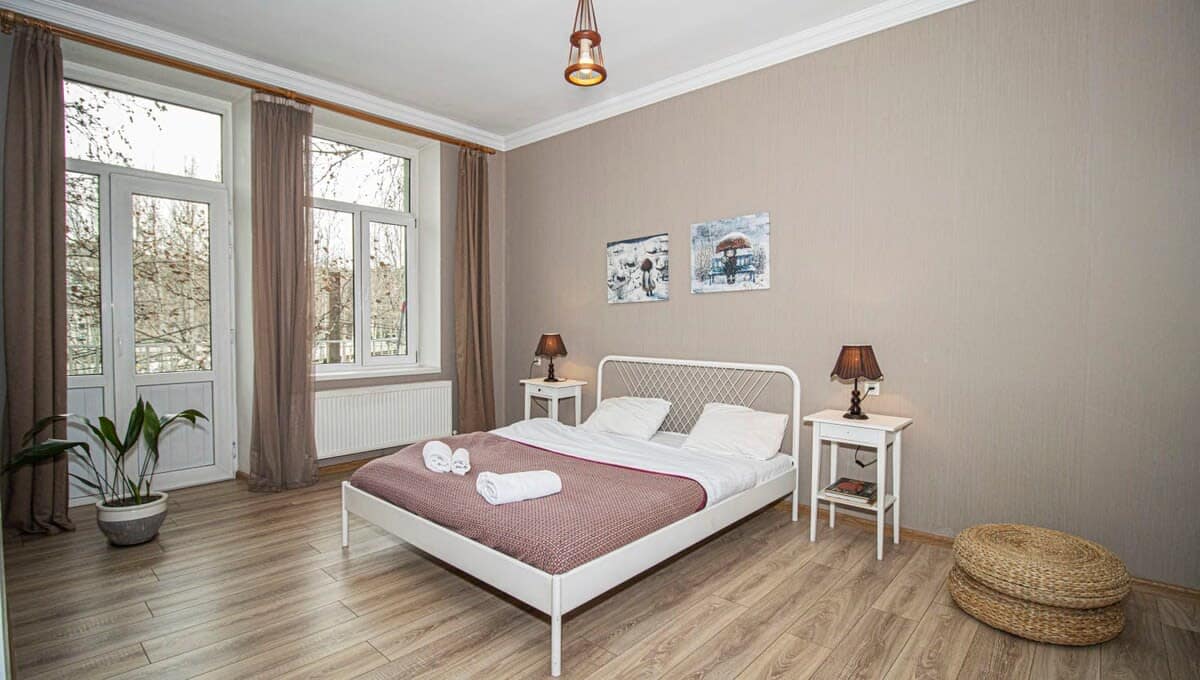 Central Sunny Balcony Apartment in Mtatsminda