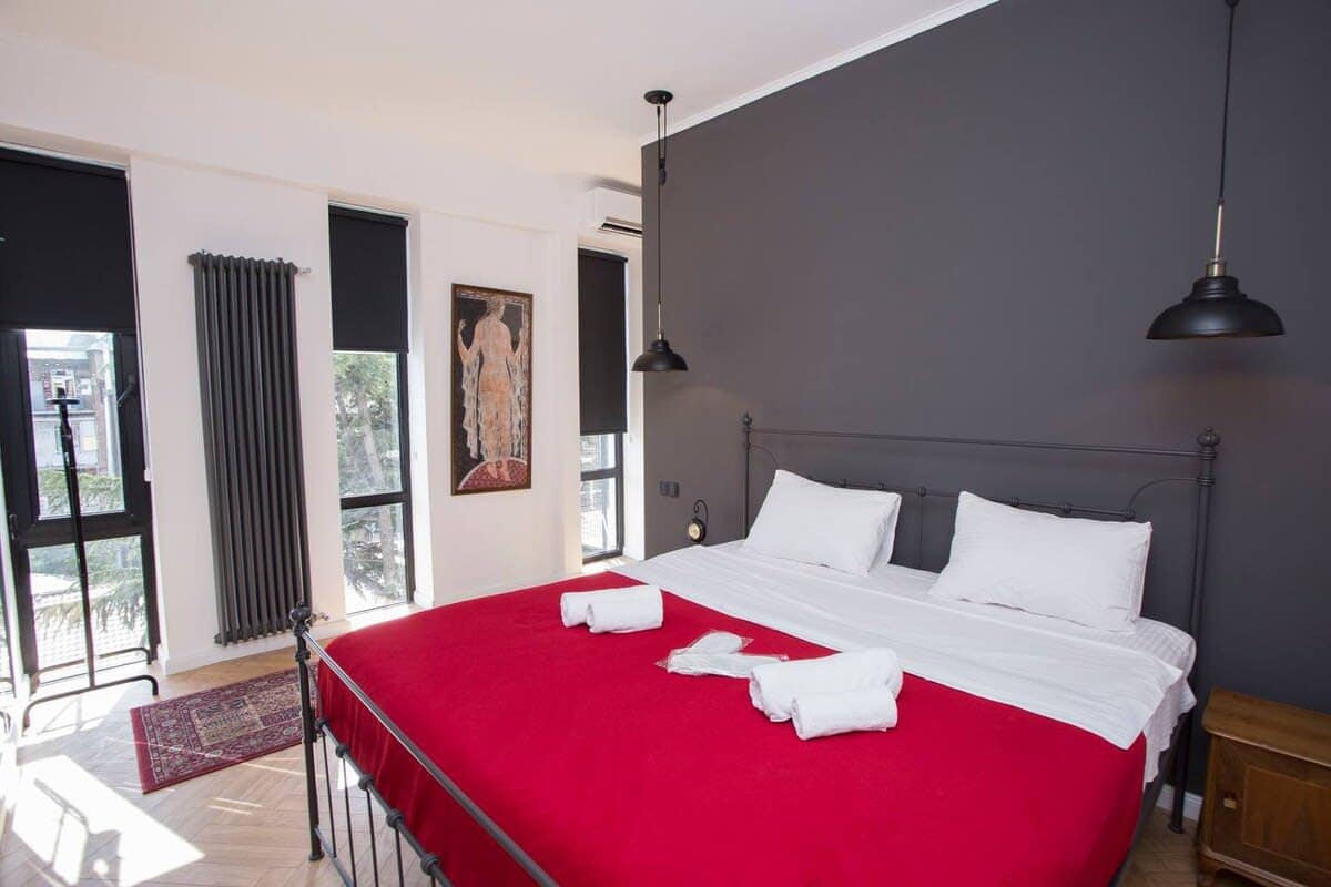 Snuggle up in this comfy double bed with fresh
