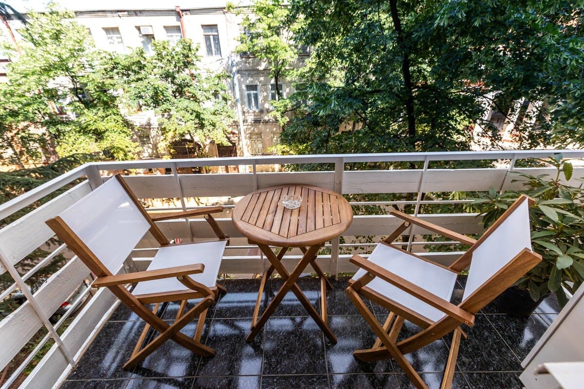 Whether you’re enjoying a morning coffee or unwinding in the evening, this peaceful spot offers a front-row seat to the charm of the city center