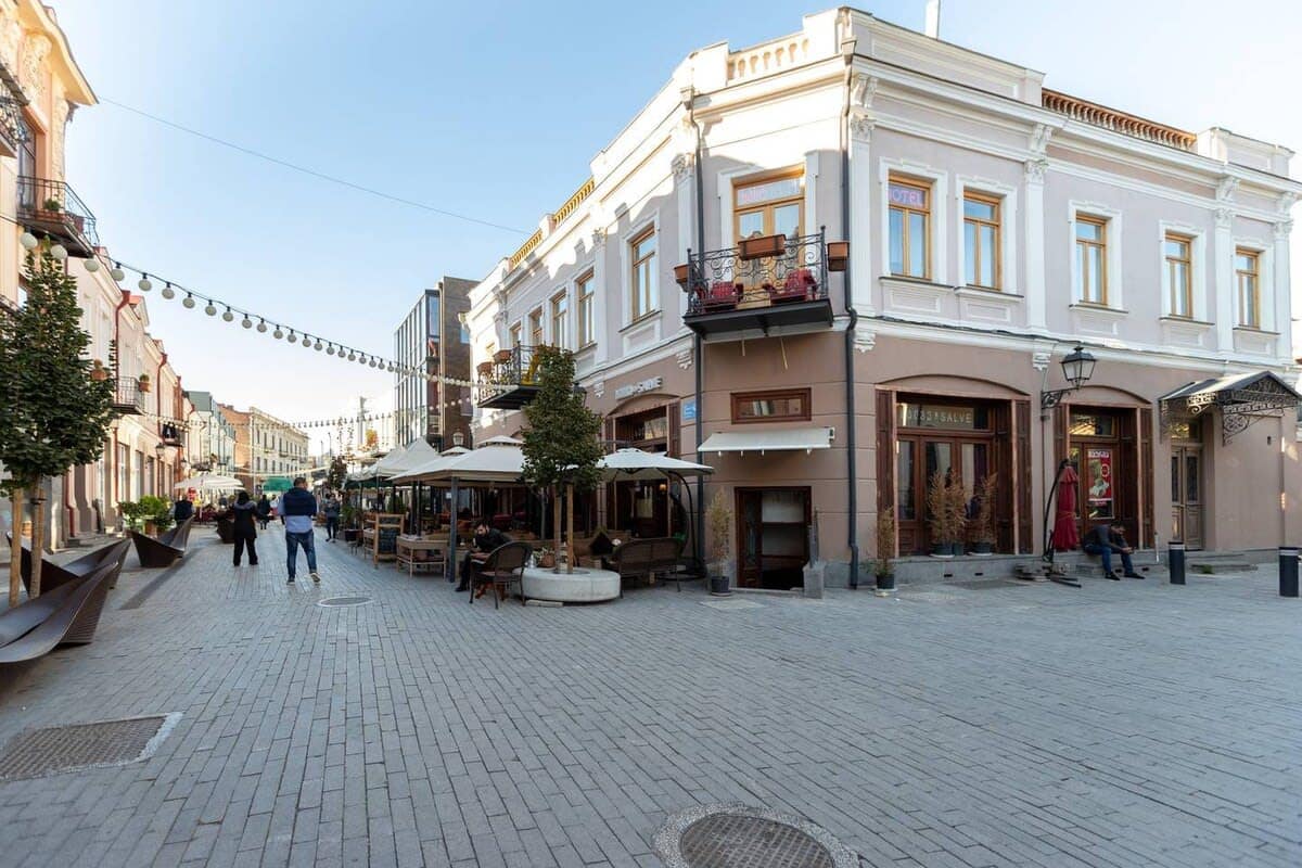 Located in a prestigious area, it provides easy access to the city's best attractions, restaurants, and cultural spots