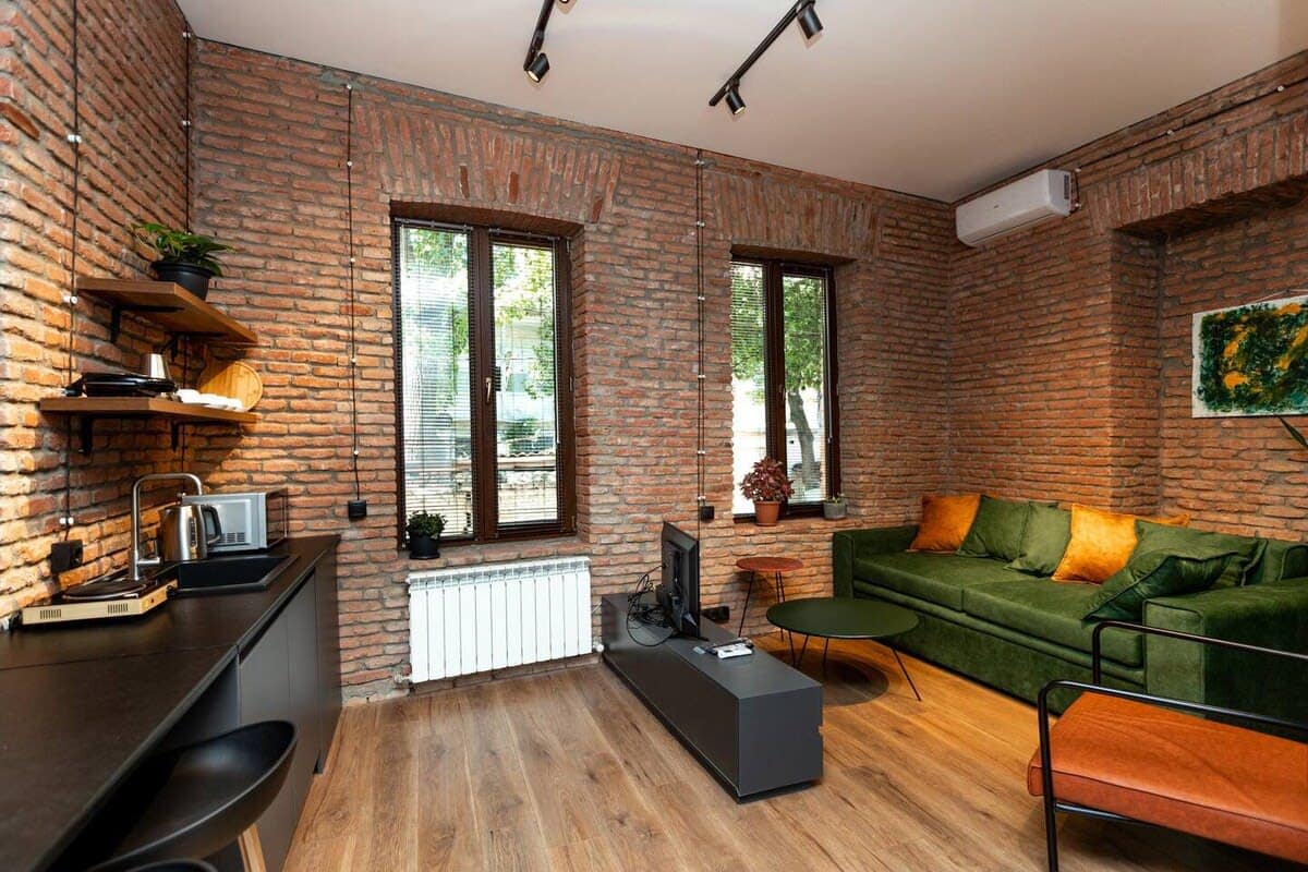Well-arranged space blends style and functionality. Stay cool and comfortable year-round with the air conditioning, ensuring the perfect indoor climate