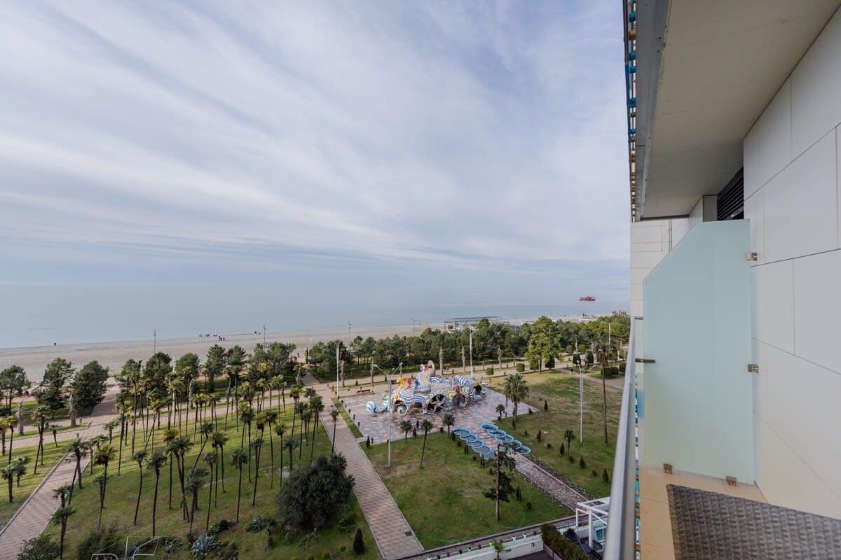 Whether you're admiring the sunrise over the water or the dazzling city lights at night, the view is truly breathtaking