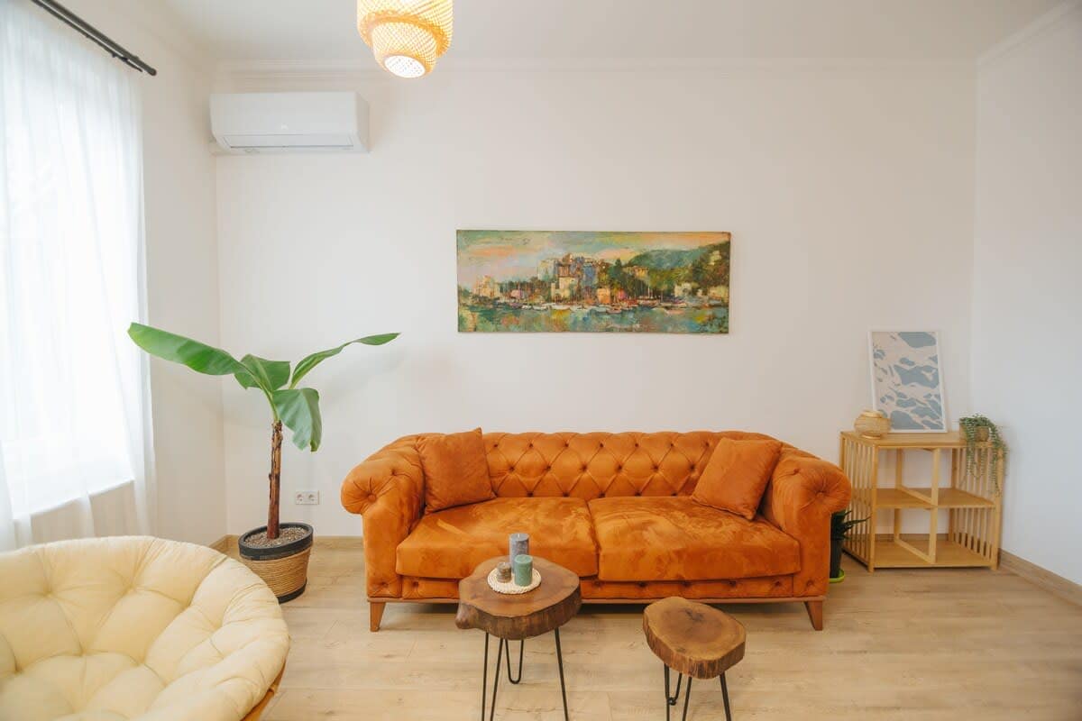 Stay cool and comfortable in any season with an air conditioning unit that keeps the room at the perfect temperature