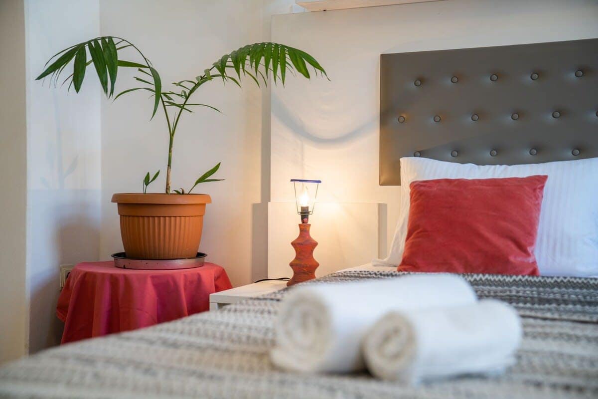 Dressed in high-quality, fresh linens, it offers the perfect blend of comfort and style