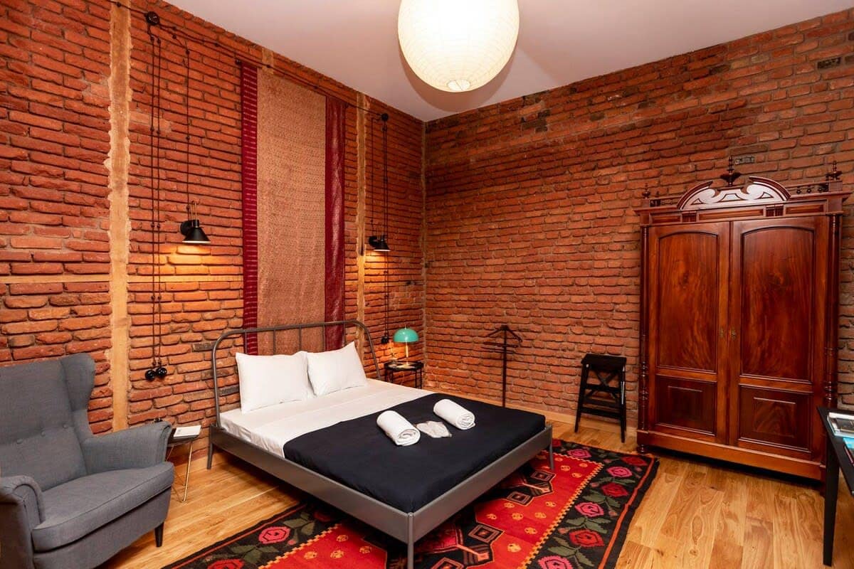 Chic 1 Bedroom Apartment Near Rustaveli Ave in Mtatsminda