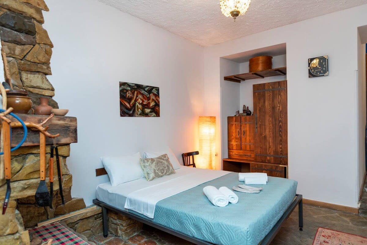 Inviting studio offers a cozy double bed bedroom