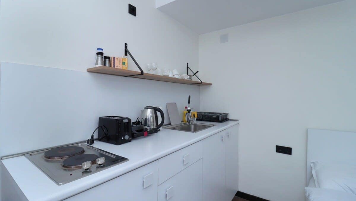 The modern stove and basic cookware mean you can easily whip up a meal.