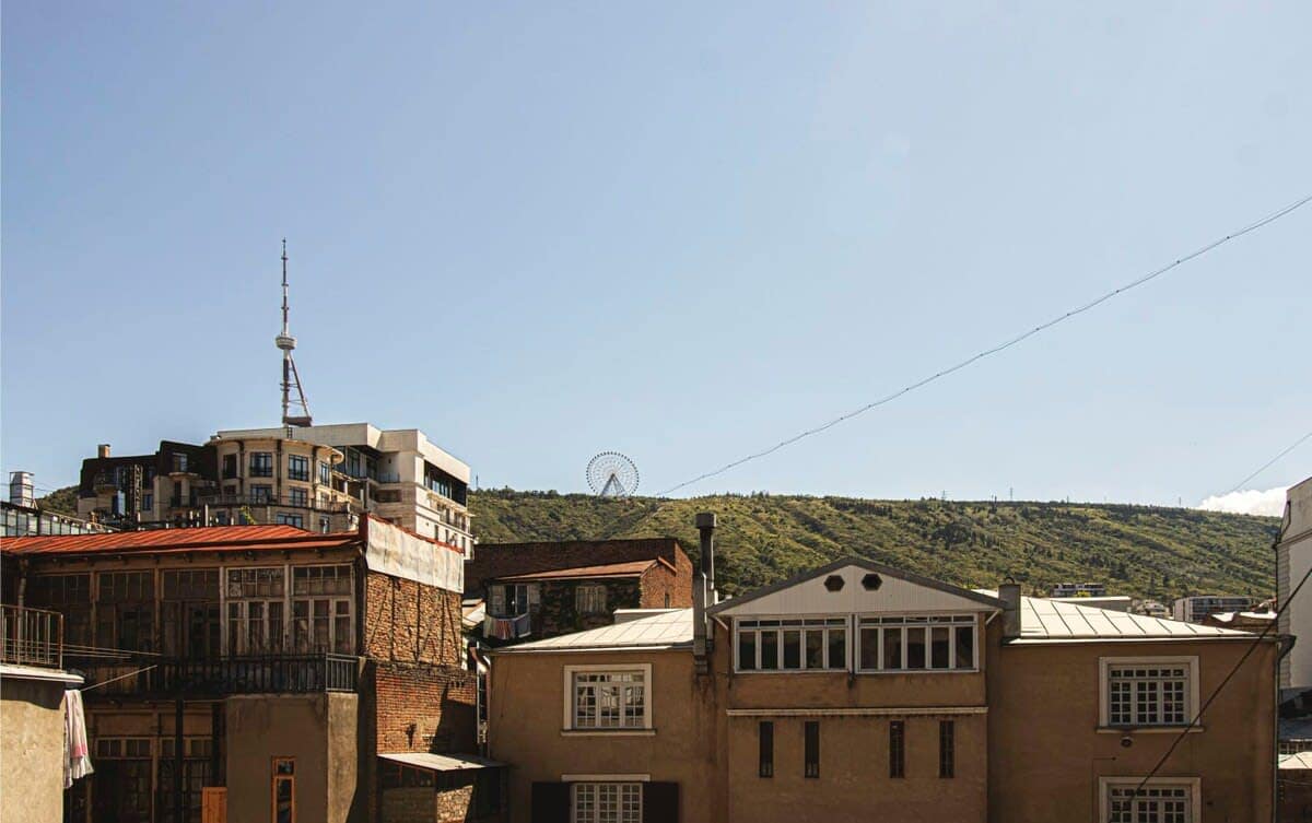 Modern Central Apartment Near Stamba in Vera
