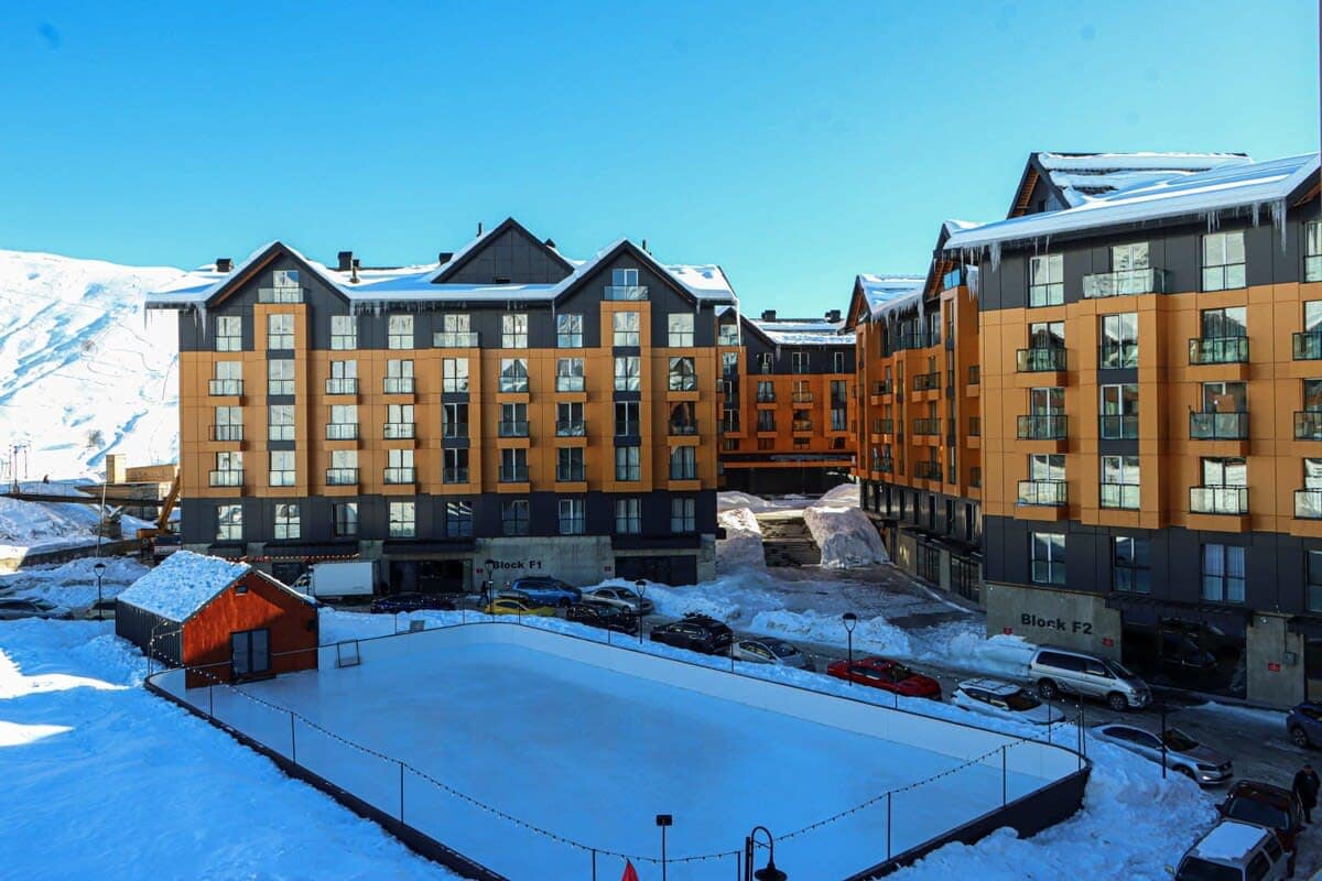 New Gudauri Redco F2 building featuring a backyard.