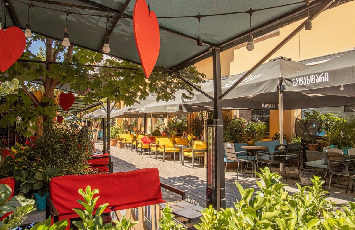 Situated in a prestigious and central neighborhood, this studio offers effortless access to major attractions