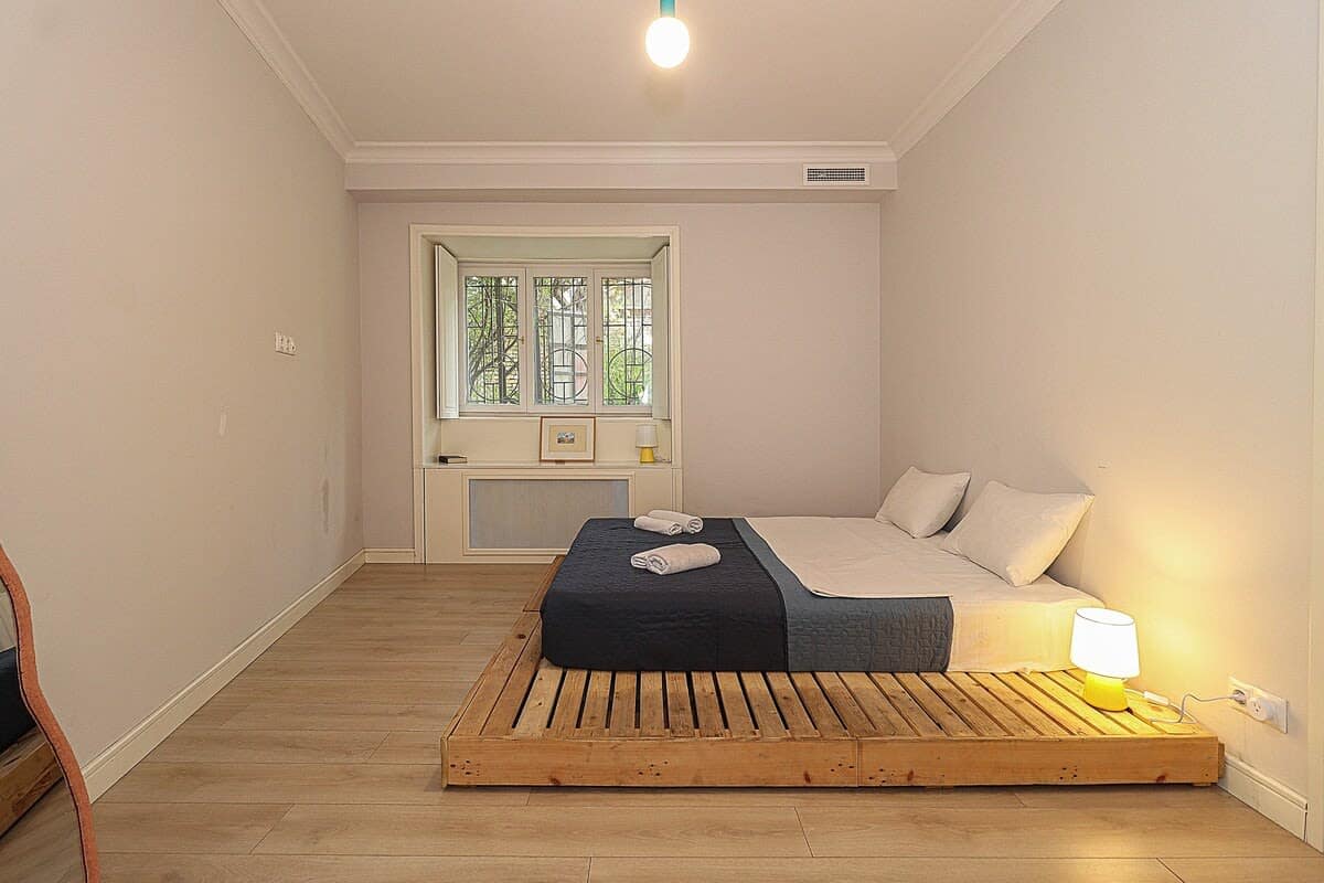 Mtatsminda Cozy Apartment: Central & Comfy in Mtatsminda