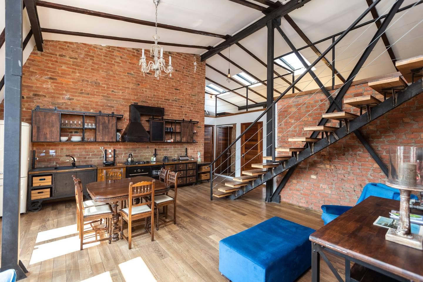 Vintage Mezzanine Apartment in City Center in Old Town