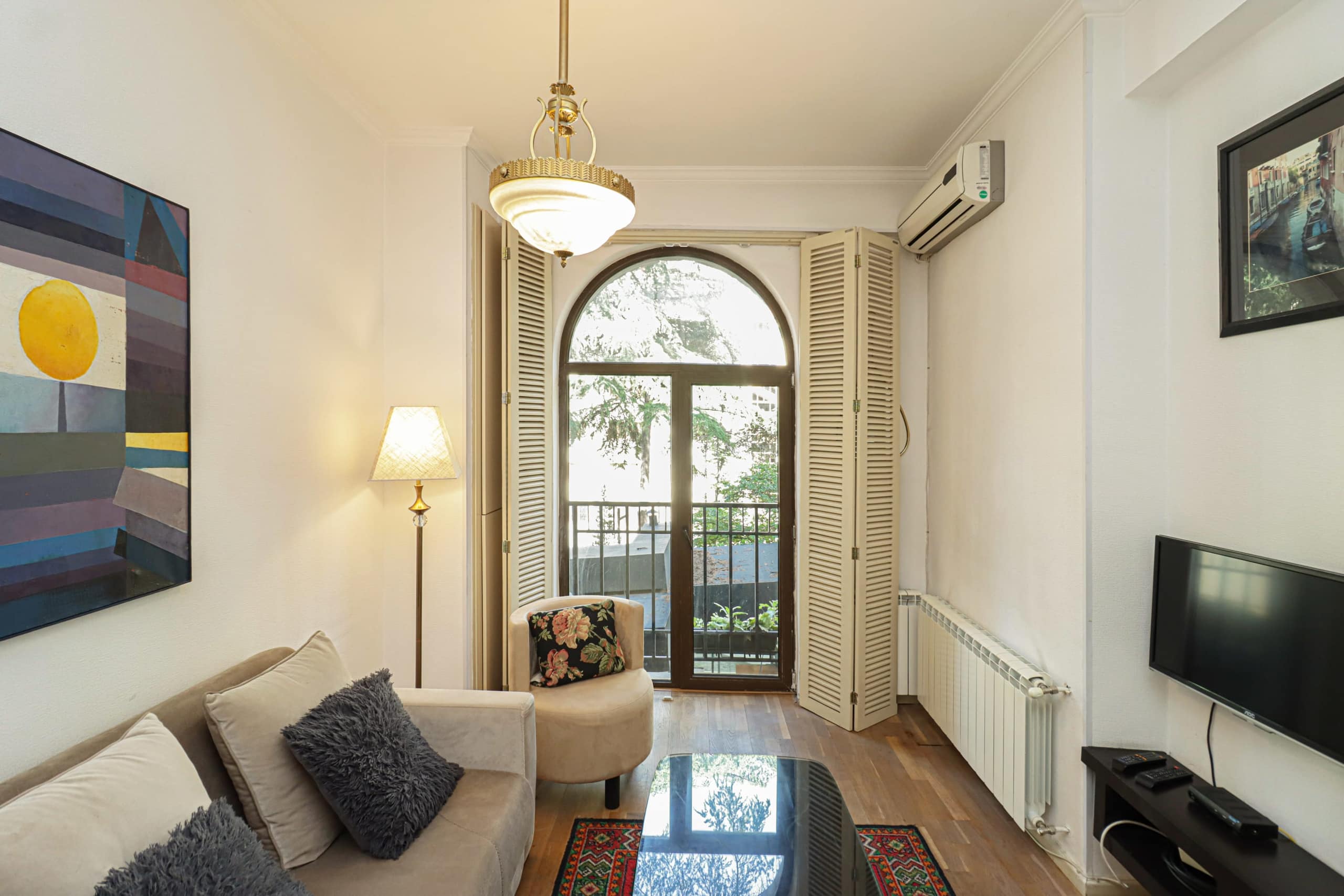 Cozy and Stylish 1 Bedroom in Heart of Tbilisi in Mtatsminda