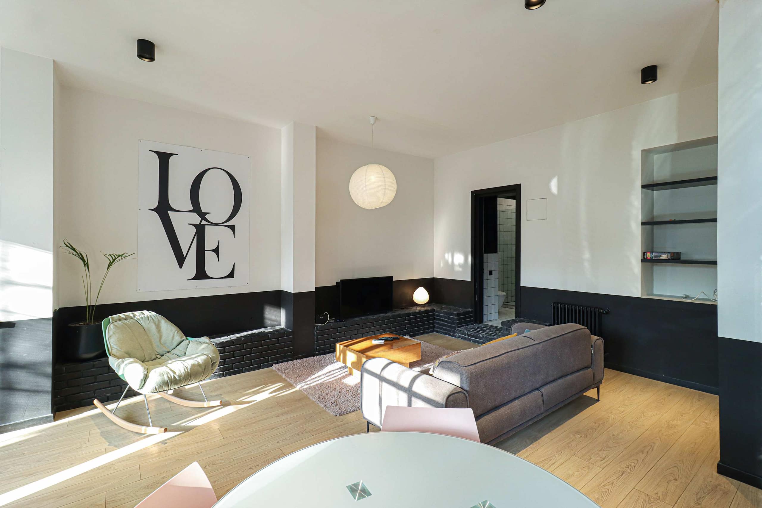 Chic 2 Bedroom Apartment for 4 Near Fabrika in Chugureti