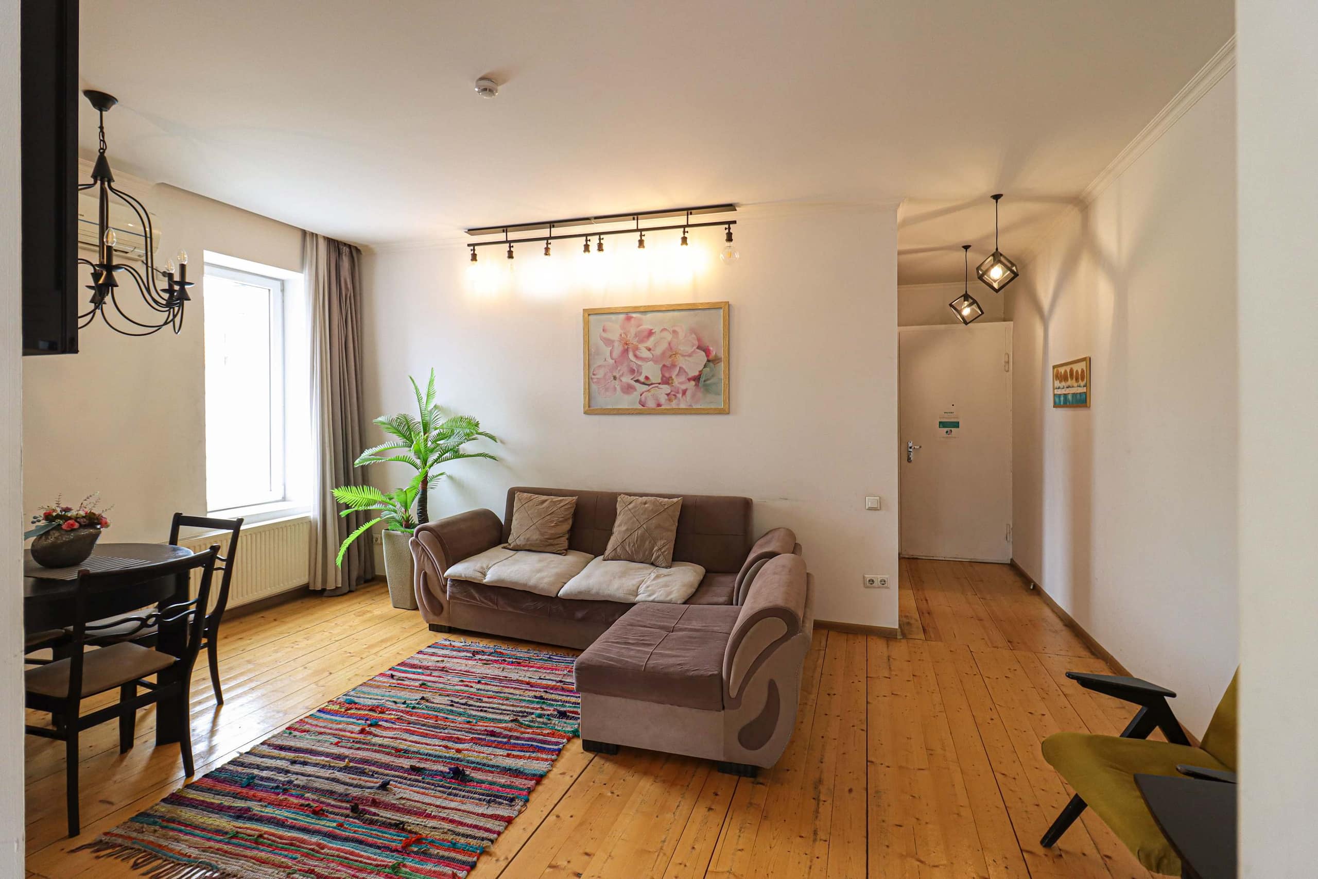 Opera House 2 Bedroom Cozy Retreat in Mtatsminda