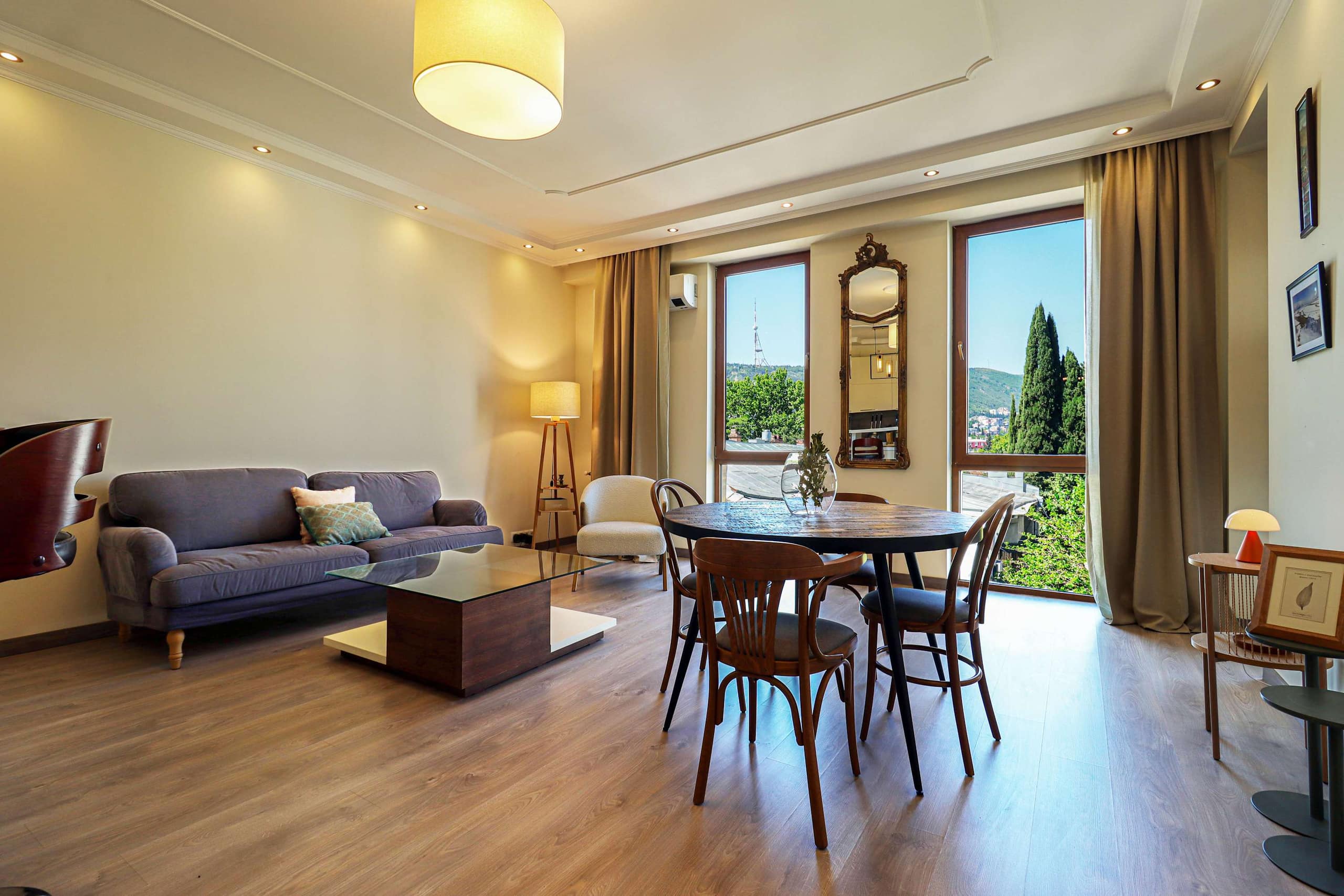 Central and Comfy Tbilisi 1 Bedroom Apartment in Chugureti