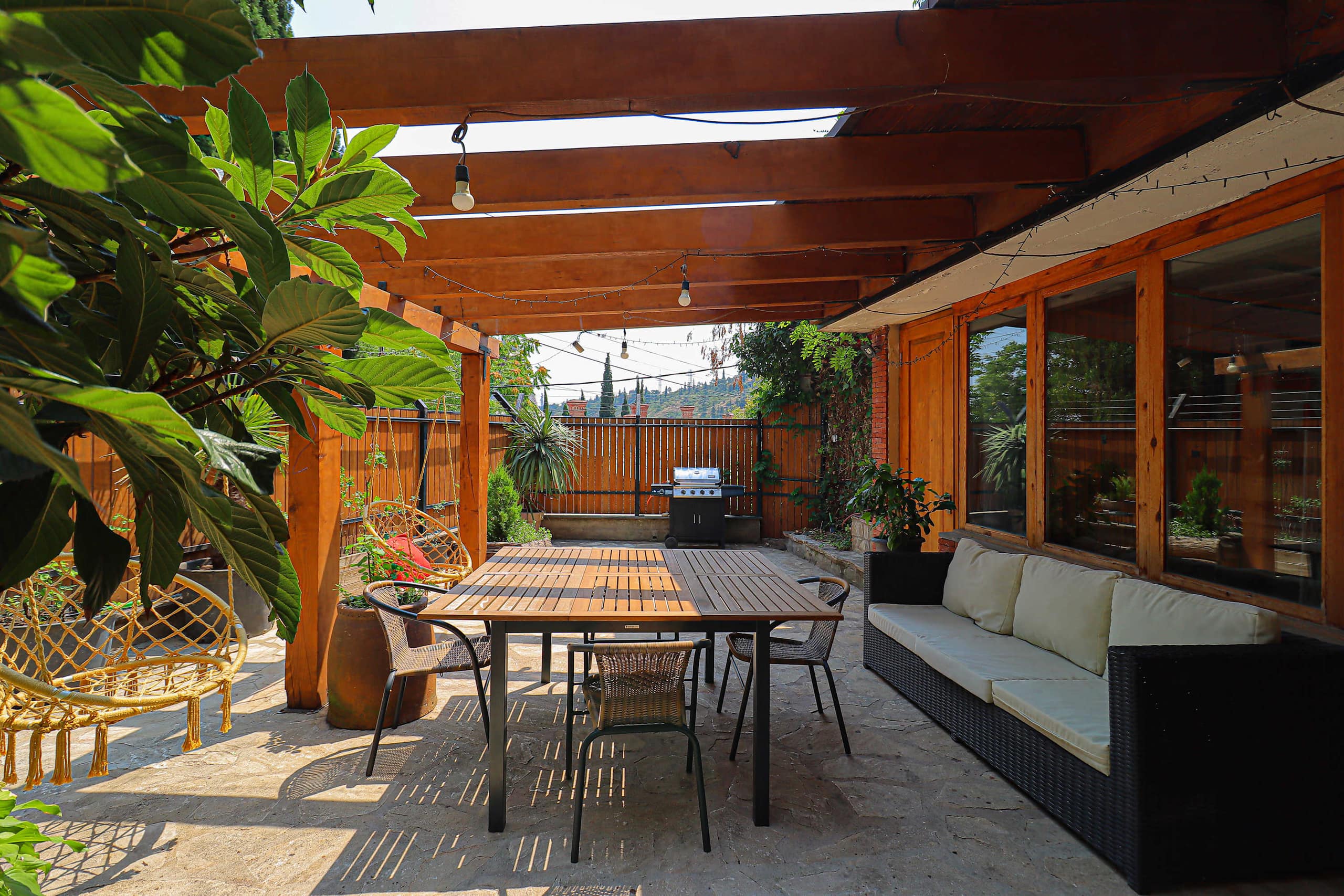 Luxury Tbilisi House with Garden in Sololaki