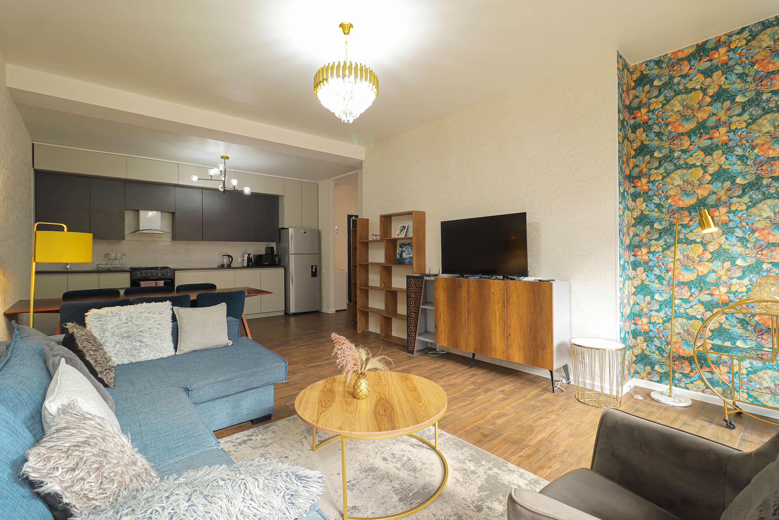 Tbilisi Apartment Vera: Comfy 2 Bedroom with Balcony in Sololaki
