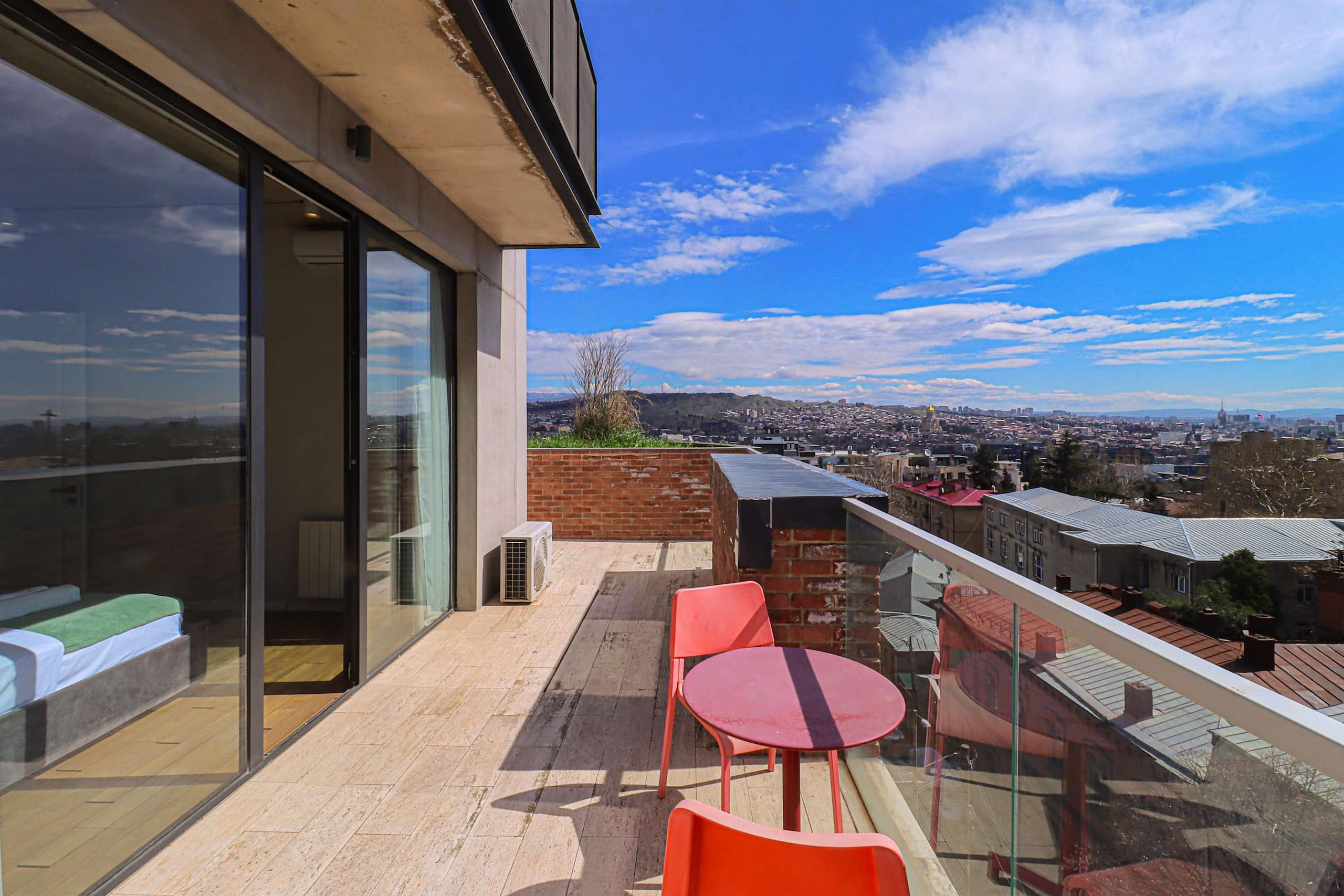 Elegant 2 Bedroom Apartment with 2 Balconies in Mtatsminda