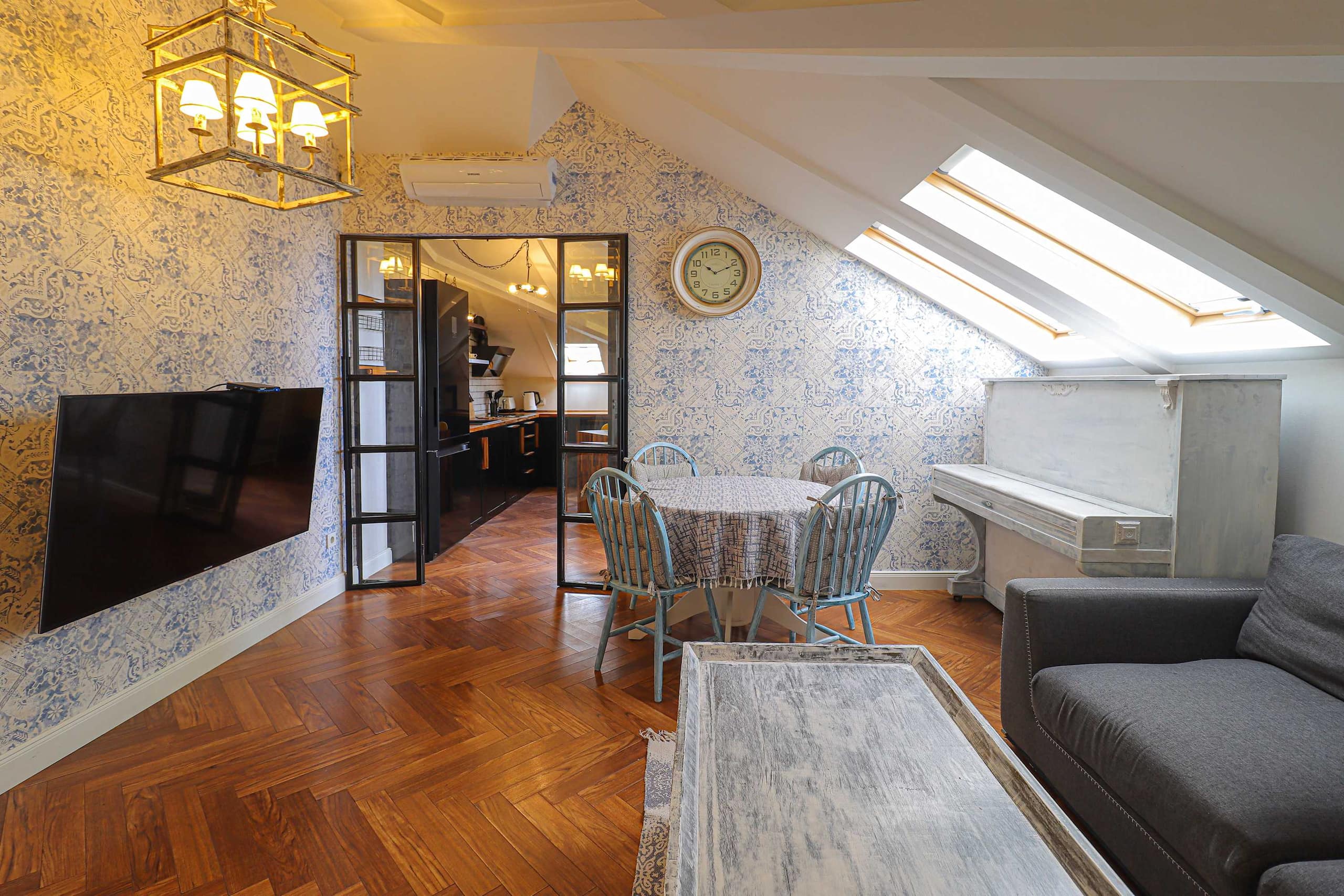 Attic 3 Bedroom - Skylights & Workspace - Vera in Vera