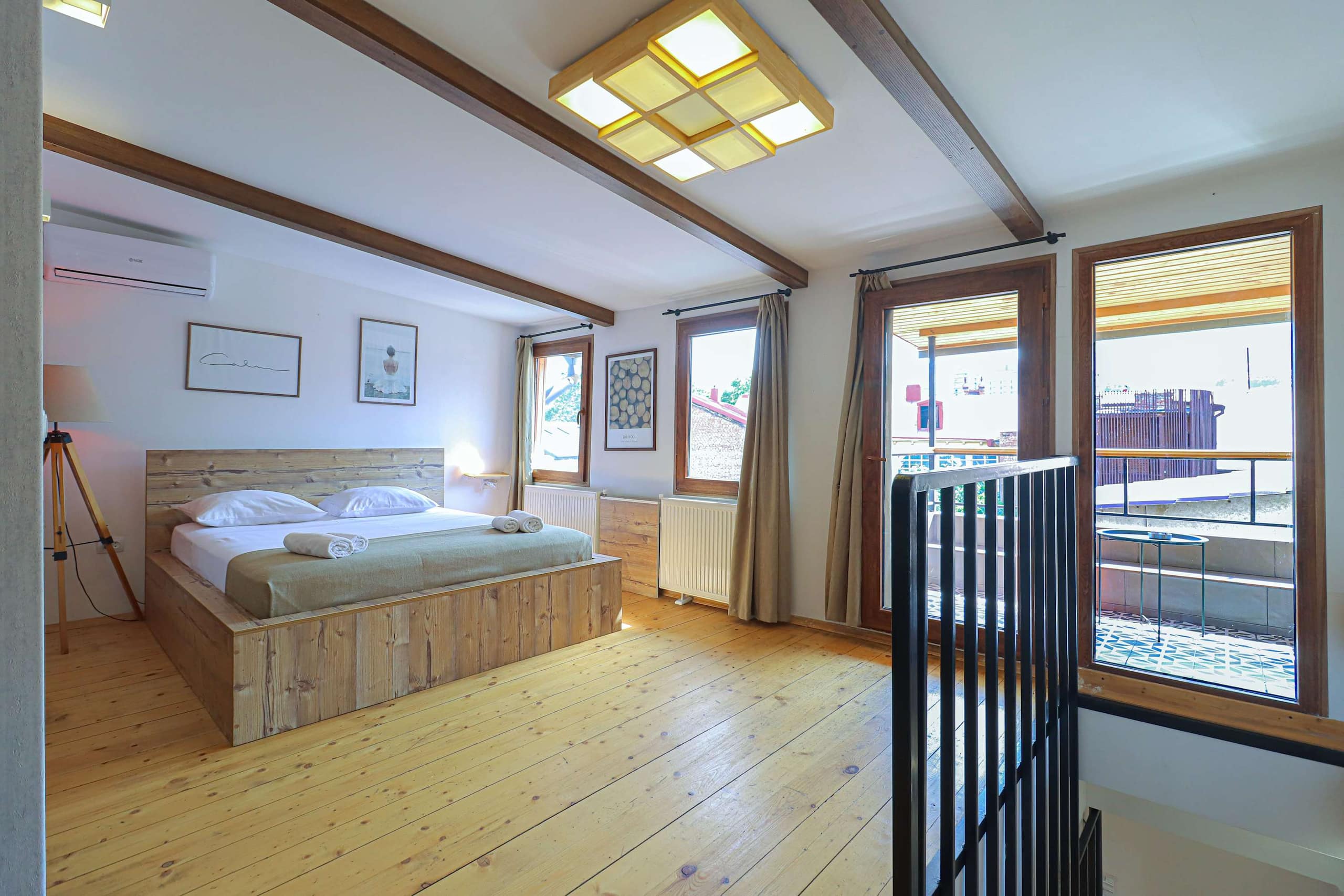 2 Bedroom duplex w/ balcony on Aghmashenebeli in Chugureti
