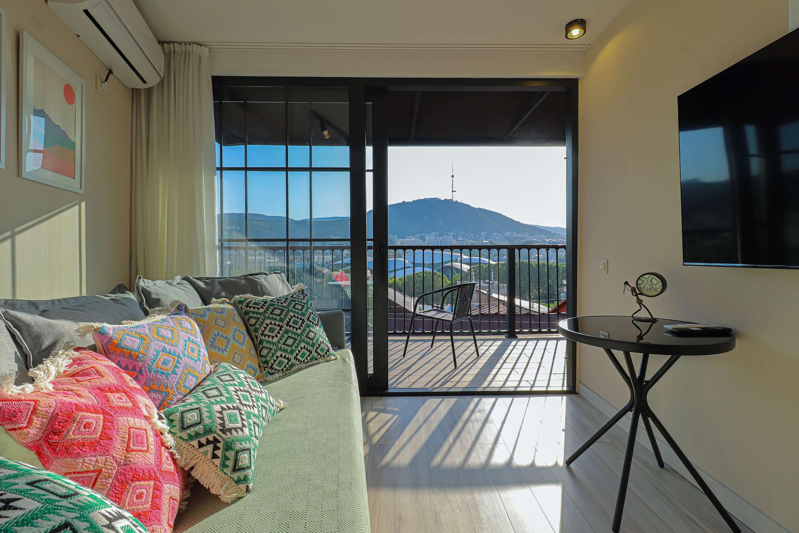 1 Bedroom w/ panoramic balcony & city views in Chugureti