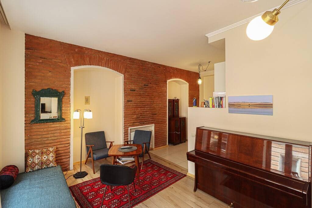 Vintage 2 Bedroom Apartment - Managed in Chugureti