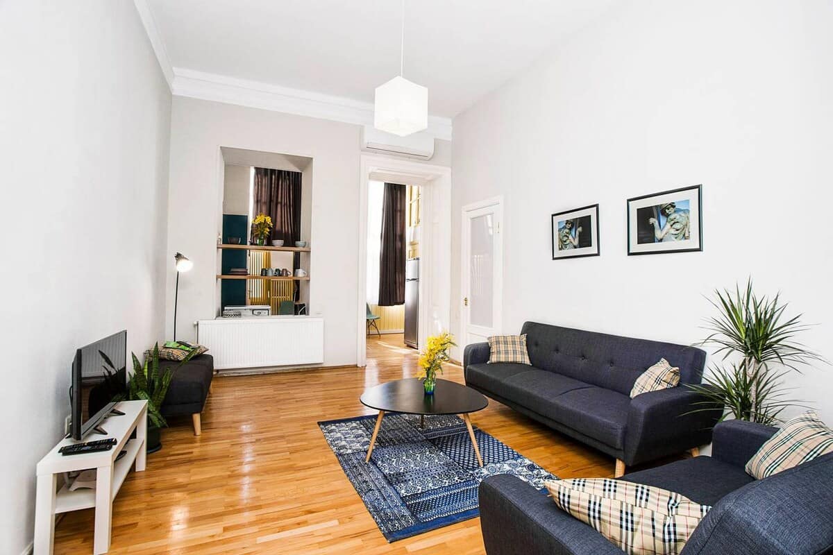 Charming 2 Bedroom Apartment In Old Tbilisi in Chugureti
