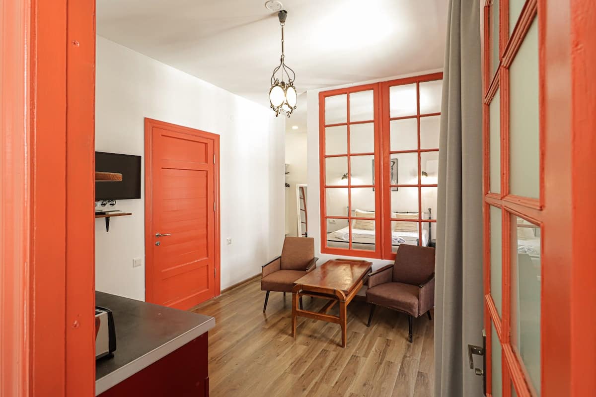 Unique 3-Studio Combo for 6 Guests in Mtatsminda