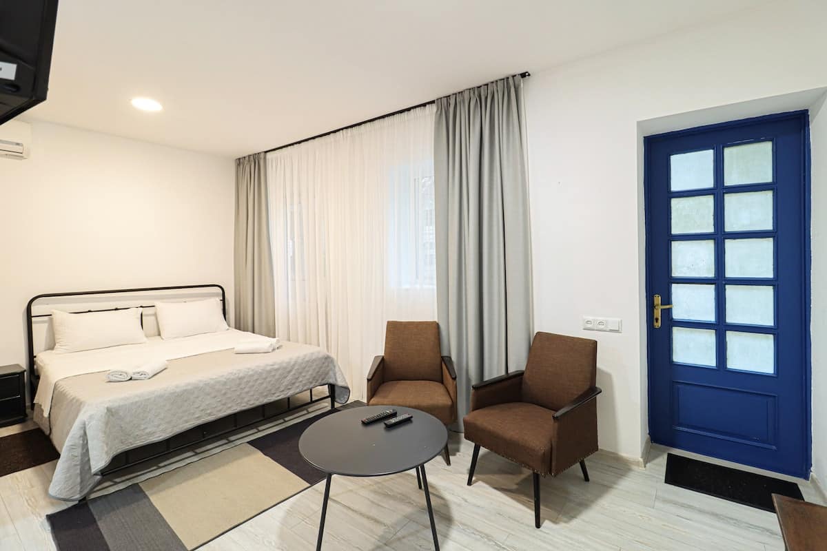 Stylish 1 Bedroom Apartment in Central Tbilisi in Mtatsminda