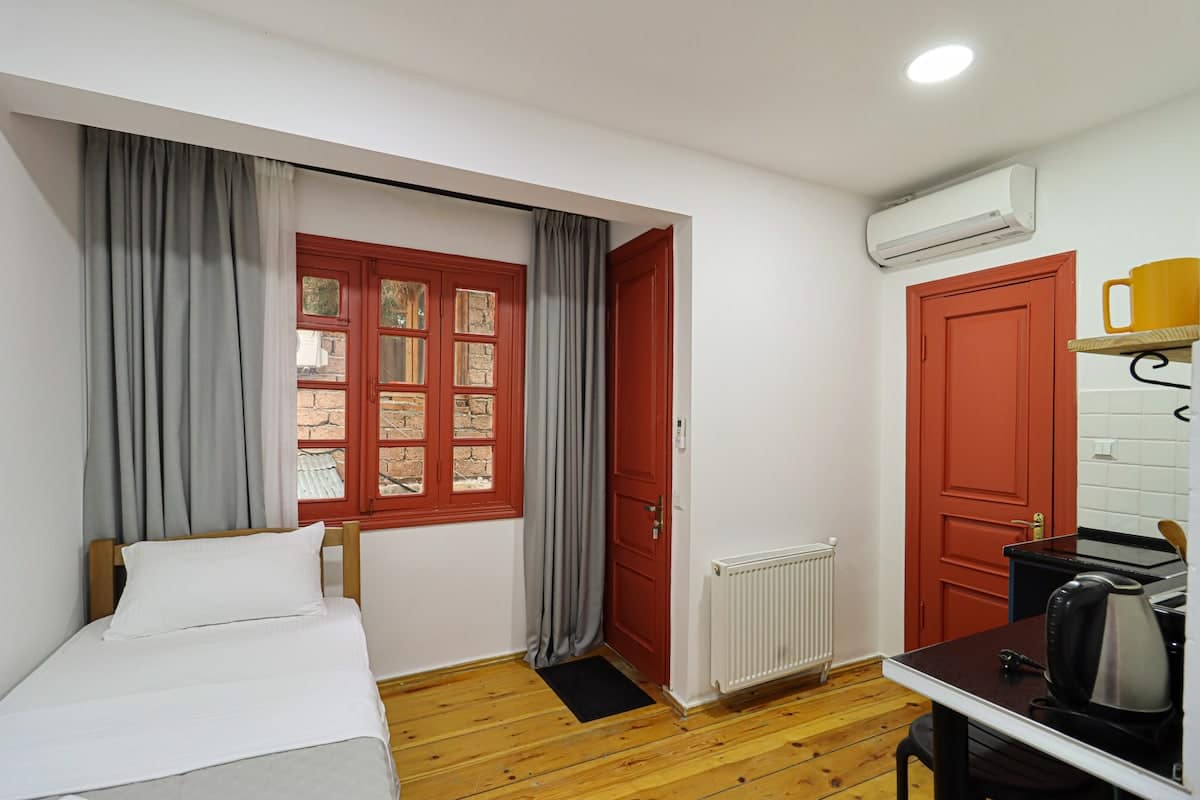 Cozy Studio in Central Tbilisi in Mtatsminda