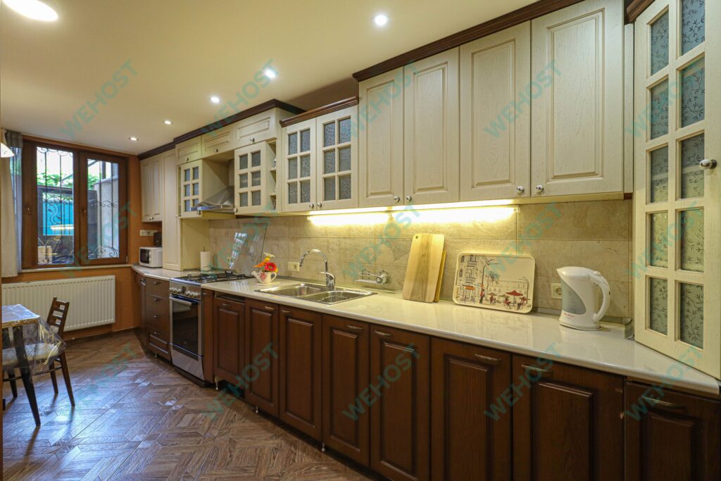 2-Room Apartment for Rent near Gudiashvili Square