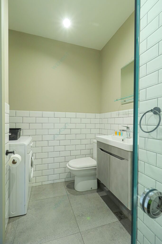 Vake: 2-Room Apartment for Rent image 2