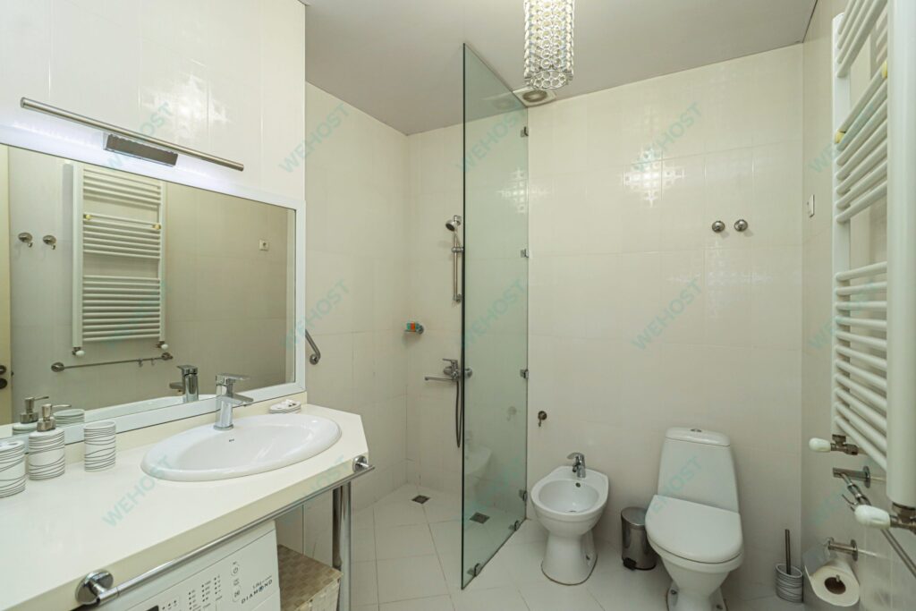1-bedroom Apartment in Mtatsminda image 3