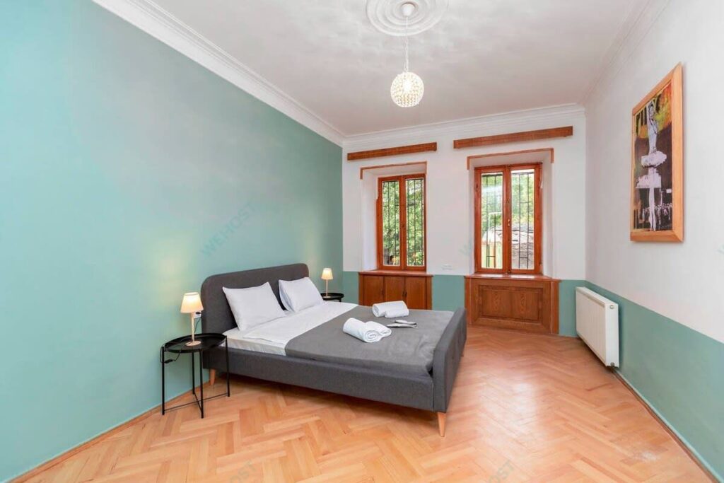 Spacious 3-room Apartment for Rent in Sololaki image 1