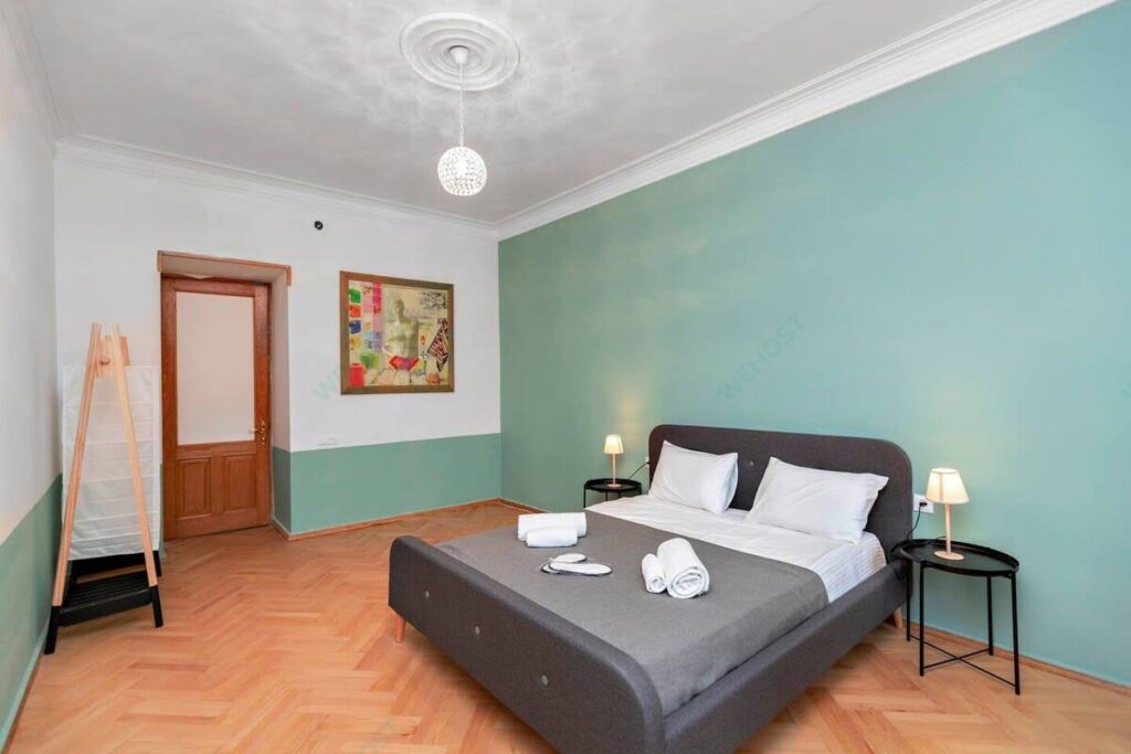 Spacious 3-room Apartment for Rent in Sololaki