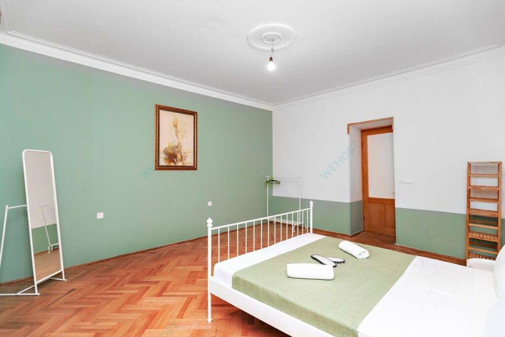 Spacious 3-room Apartment for Rent in Sololaki image 3